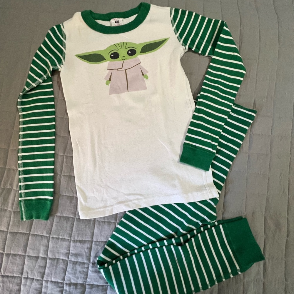 EUC Hanna Andersson baby Yoda pajamas size 10